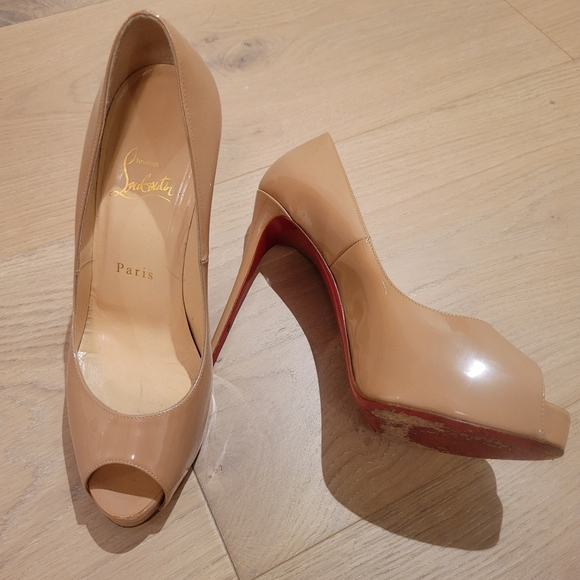 Shoes - Picture 2 of 2